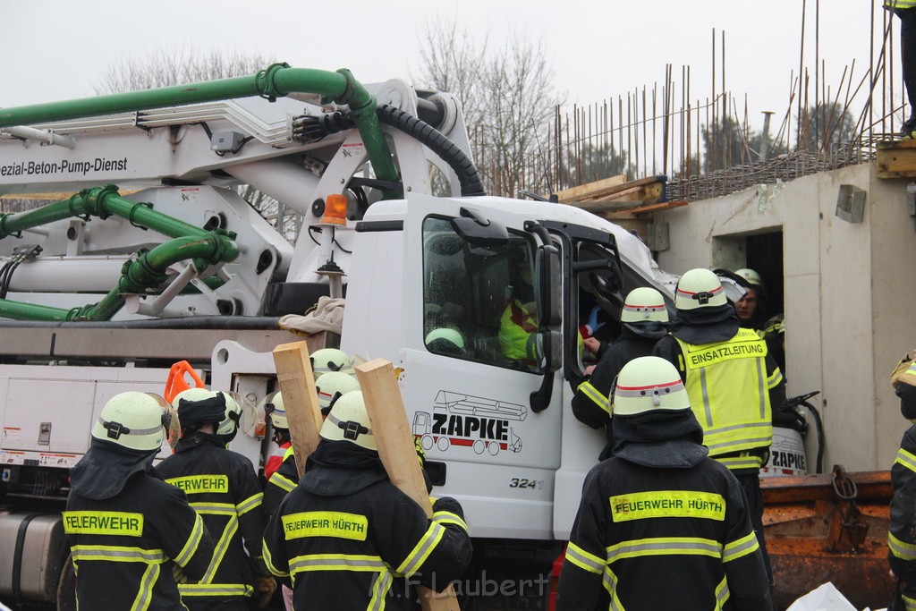 LKW in Rohbau Haus gefahren Huerth Argeles Sur Merstr TK P05.JPG